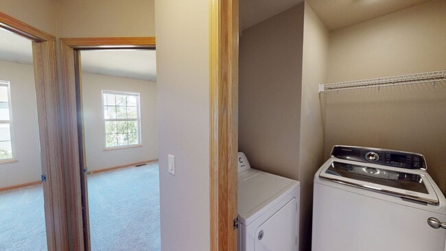 Building Photo - 2 Bedroom Ankeny Townhome Available Novemb...