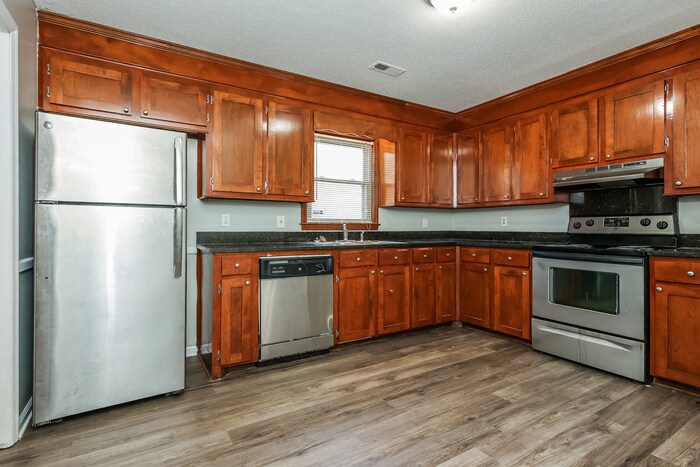Building Photo - 139 Rosedale Ave