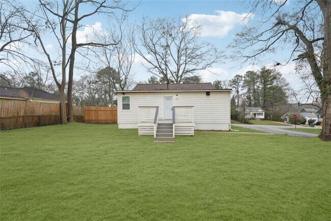 Building Photo - 1288 Almont Dr SW