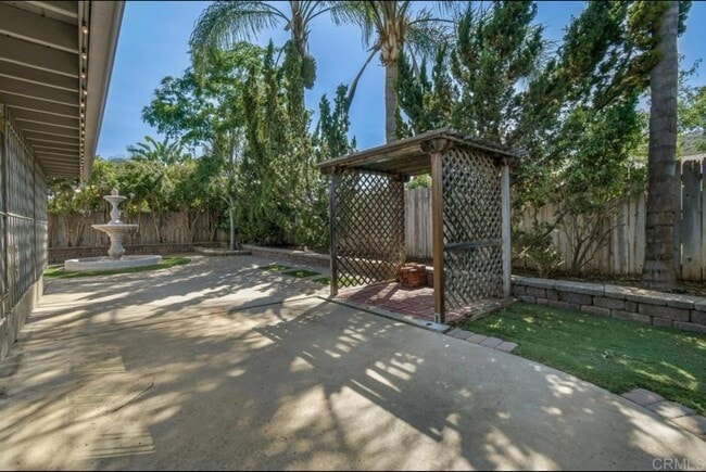 Building Photo - 3 bedroom, 3 bath home in the heart of San...
