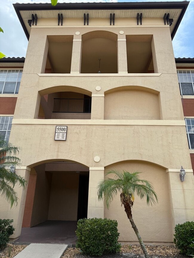 Building Photo - 1 bed 1 bath condo in Metrowest