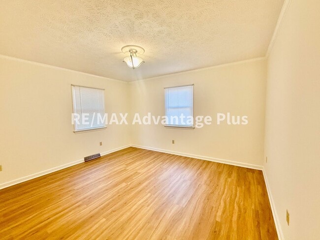 Building Photo - Spacious home with fiber internet close to Charlotte Court House