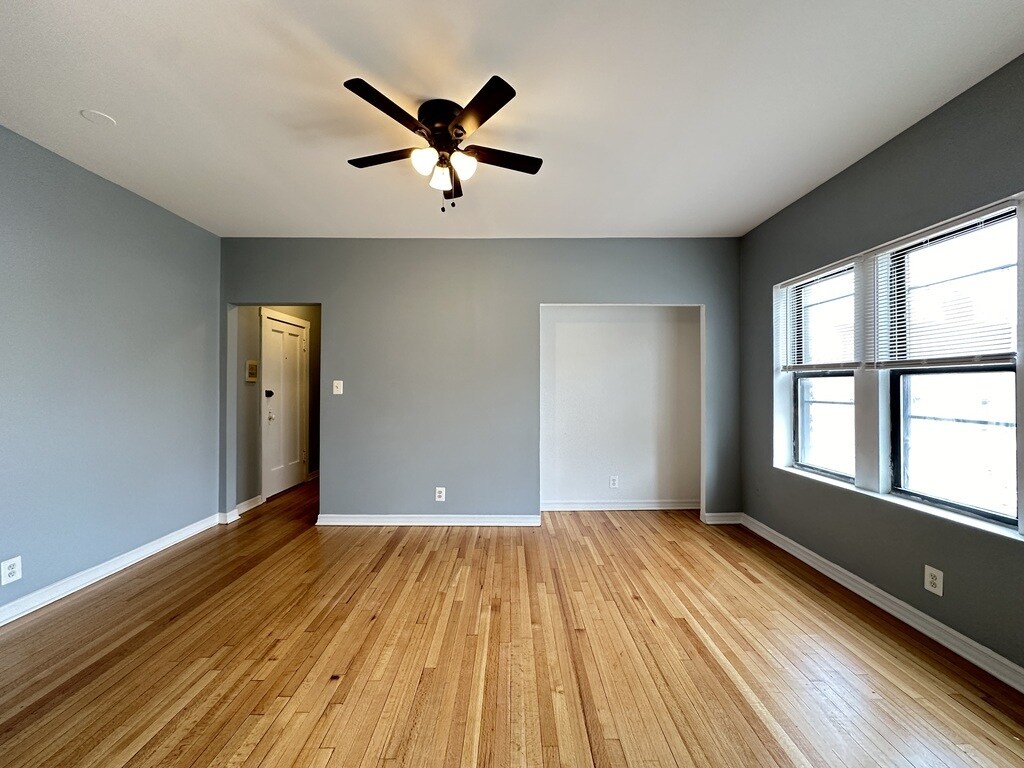 Building Photo - 1319 W Estes Ave