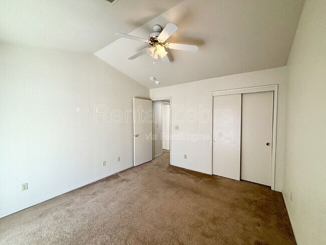 Building Photo - 3068 W Queens Cir