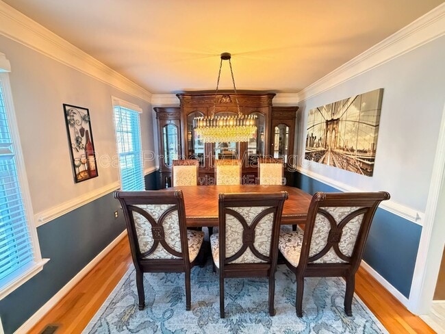 Building Photo - 11809 Sanbury Ln