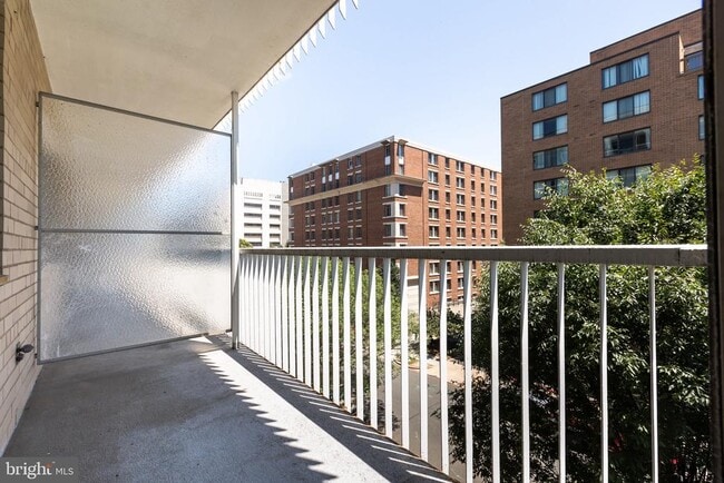 Building Photo - 730 24th St NW