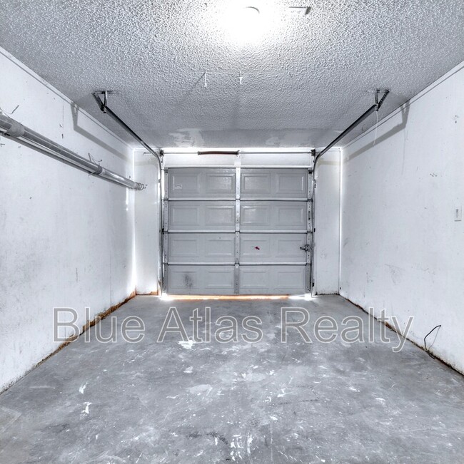 Building Photo - 1705 La Salle Dr