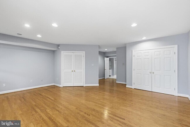 Building Photo - 6323 Barcroft Mews Dr