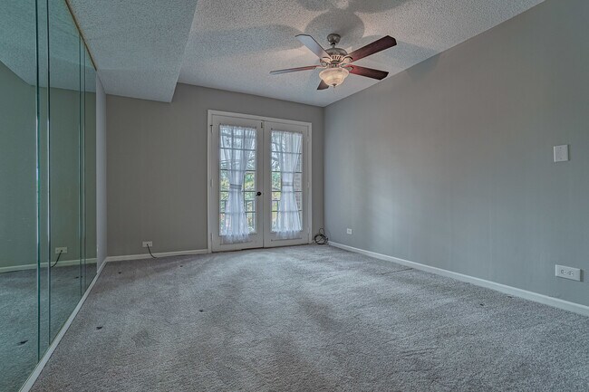 Building Photo - 520 Biesterfield Rd
