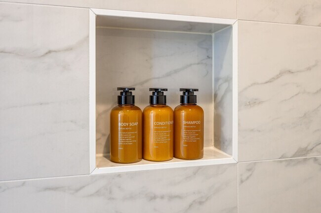 Building Photo - 1600 S Washington St