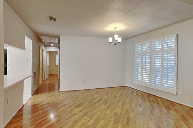 Building Photo - 20 Early Dawn Ct