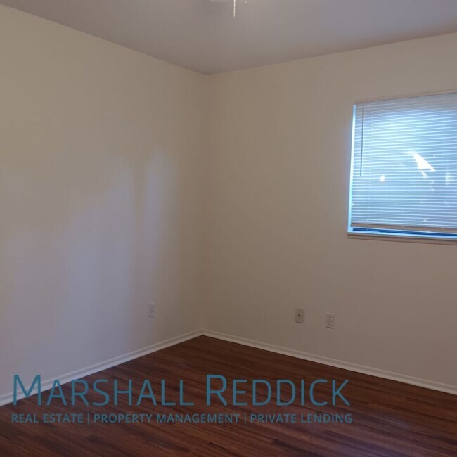 Building Photo - Charming 3 Bedroom 2 Bathroom Single Famil...