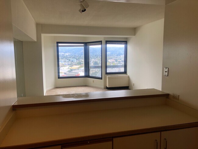 Building Photo - Sweeping views of the Berkeley hills from the 19th floor of Pacific Park Plaza in Emeryville!