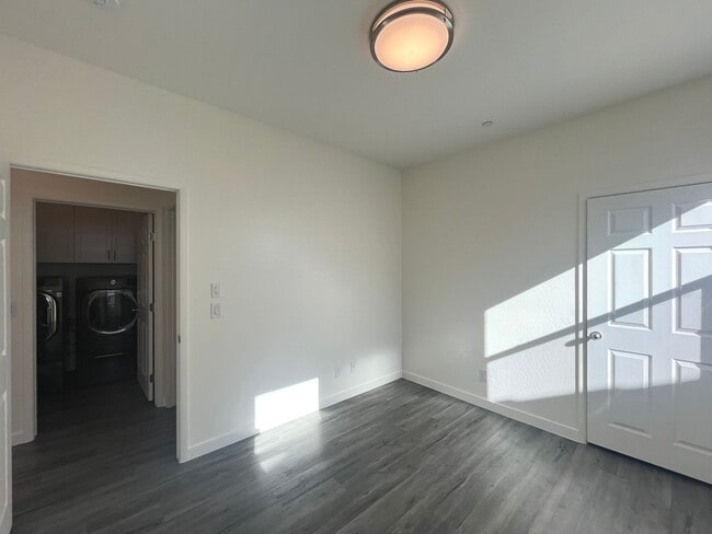 Building Photo - Single-story 1326 sq ft, townhome built in 2019 w/3 bed, 2 bath & spacious attached 2-car garage ...