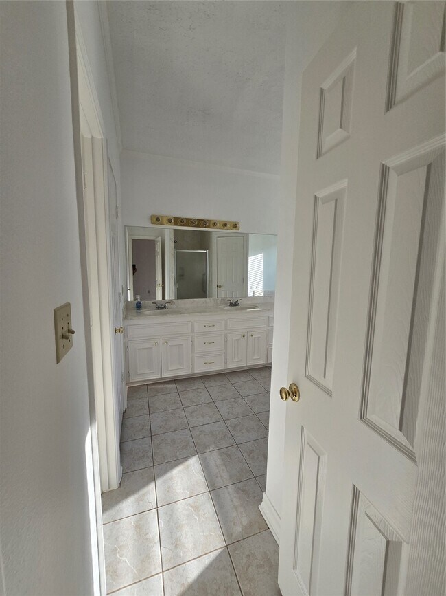 Building Photo - 11207 Iberia Dr