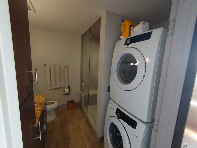 full bathroom off bedroom with washer and dryer - 730 Stinson Blvd