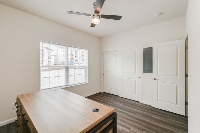 Building Photo - 1427 Pk W Ct