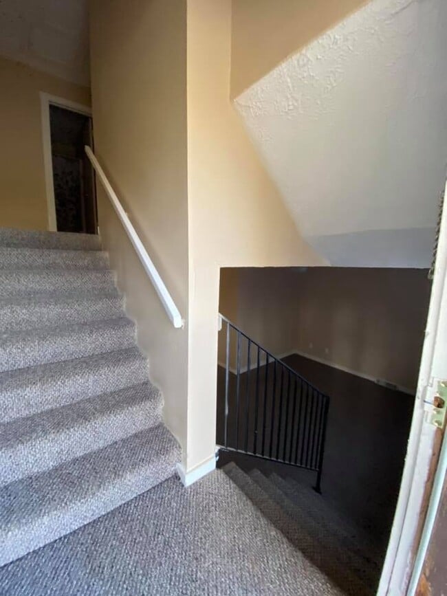 Building Photo - 91 Meadowgreen