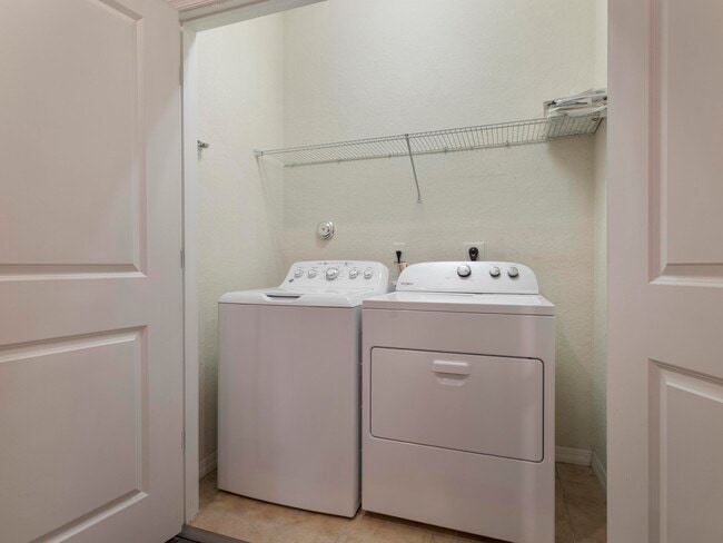 Building Photo - 2366 Byron St