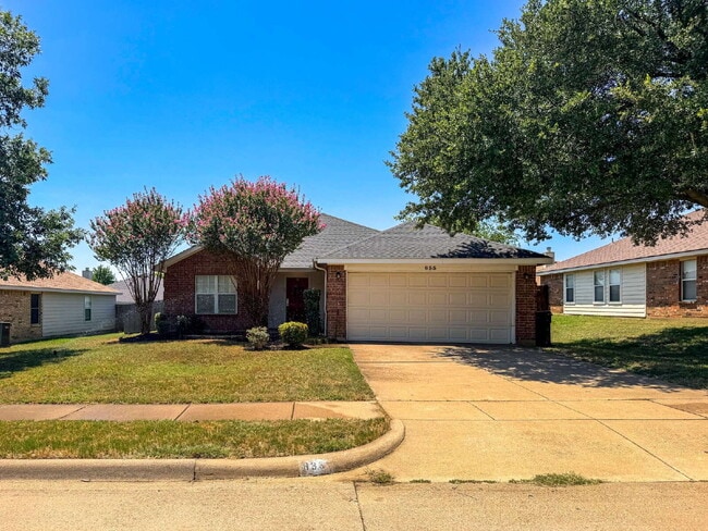 Building Photo - 3 Bed, 2 Bath Home in Burleson, TX