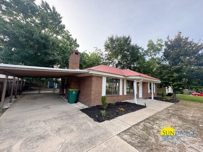 Building Photo - Charming 2-Bedroom Home with Bonus Room in Mary Esther!