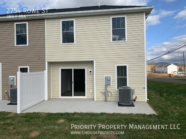 Building Photo - 2754 Rowe St