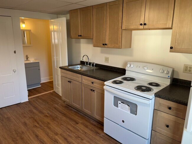 Building Photo - 281 Main St