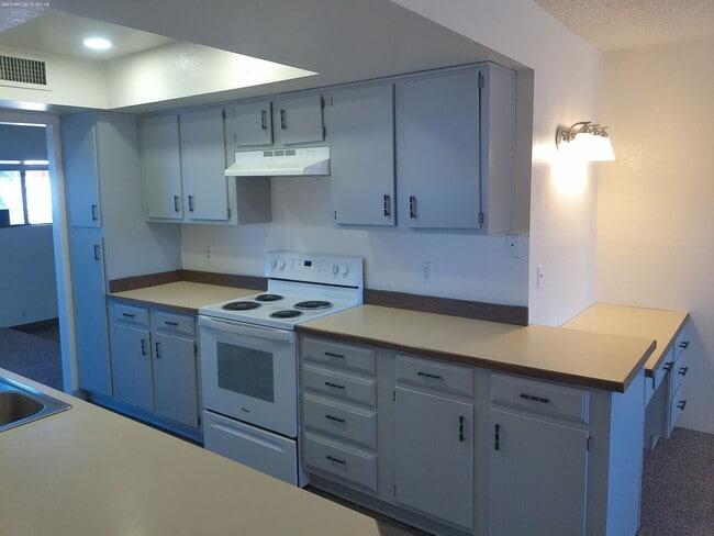 Building Photo - Spacious 3 Bedroom, 3 Bathroom Home with Bonus Room & 2-Car Garage – $1,900/month