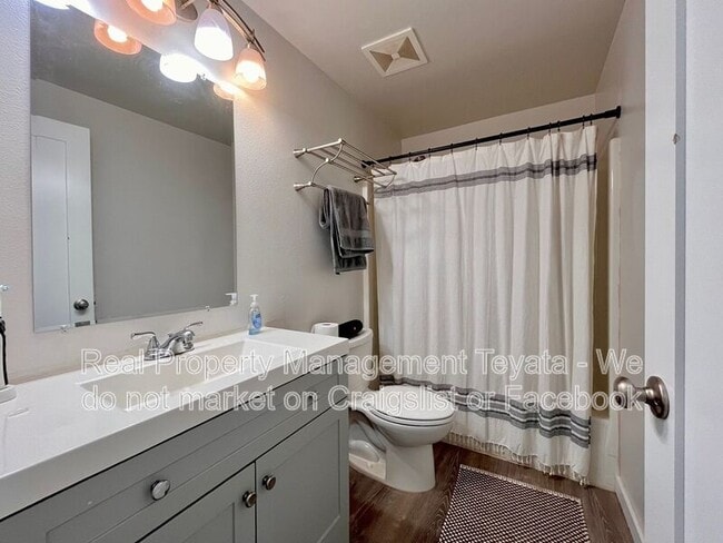 Building Photo - 2215 Wildflower Way