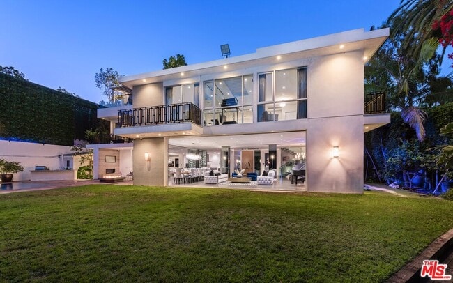 Building Photo - 9663 Santa Monica Blvd