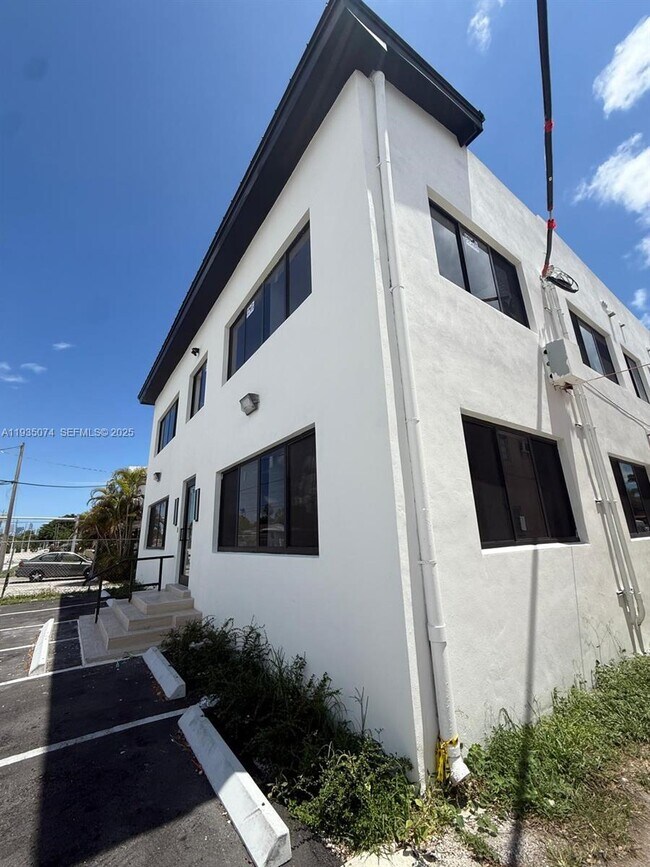 Building Photo - 2436 SW 7th St