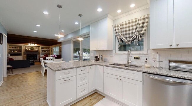 Building Photo - 303 Greenglade Ave