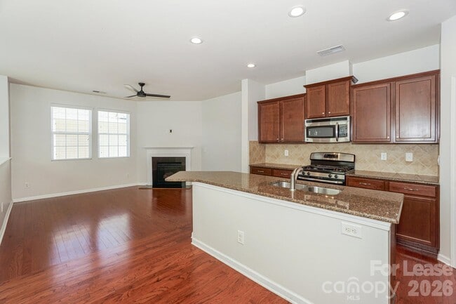 Building Photo - 8273 Viewpoint Lane