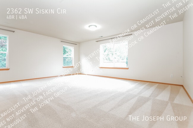 Building Photo - 2362 SW Siskin Cir