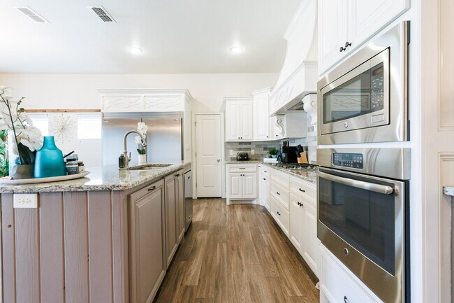 Building Photo - Luxury 4-Bedroom, 3-Bathroom Home in Kelsey Park – South Lubbock