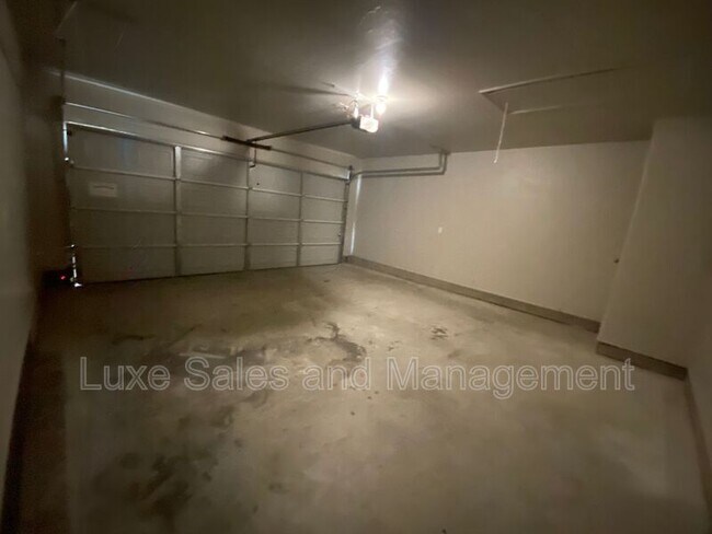 Building Photo - 10910 NW 119th St