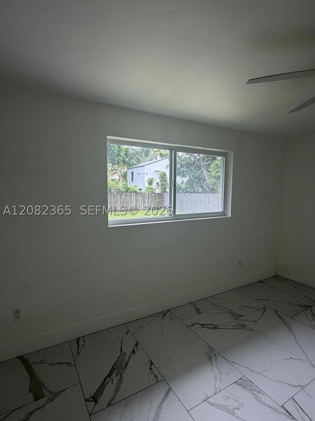 Building Photo - 2542 NE 182nd St