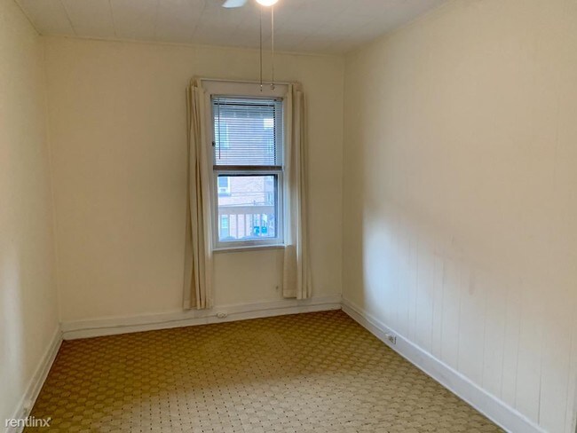 Building Photo - 2106 Surrey Rd