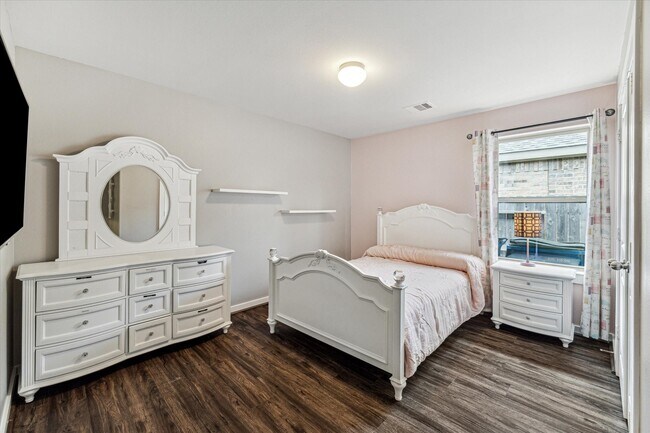 Building Photo - 15434 Paxton Woods Dr