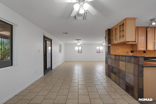 Building Photo - Spacious 3BR House in Phoenix