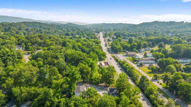 Building Photo - 105 P' Poole Ave #101: Red Bank 1Bed/1Bath Apartment w/ Laundry Units, Central AC, and Granite Co...