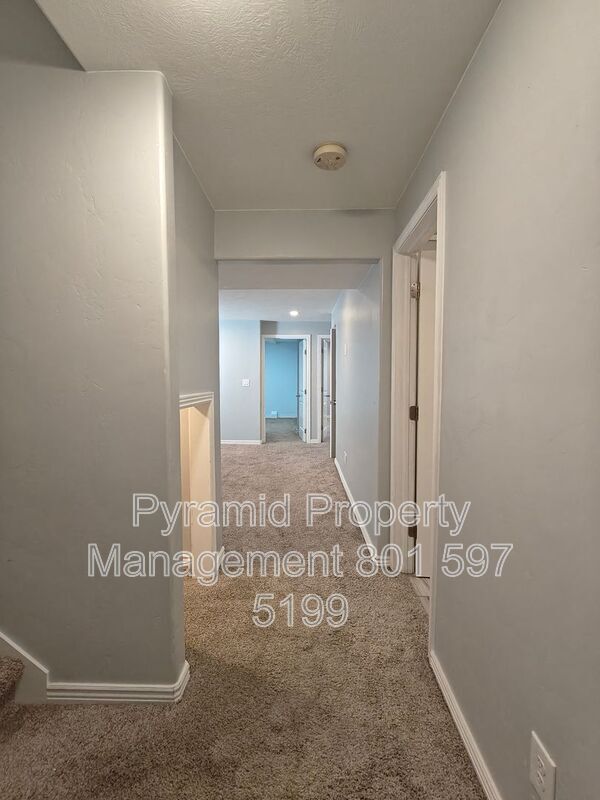 Building Photo - 2896 E Lookout Dr