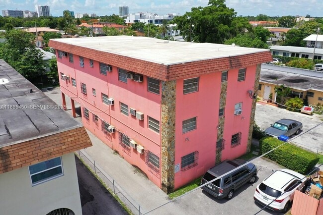 Building Photo - 458 SW 9th St