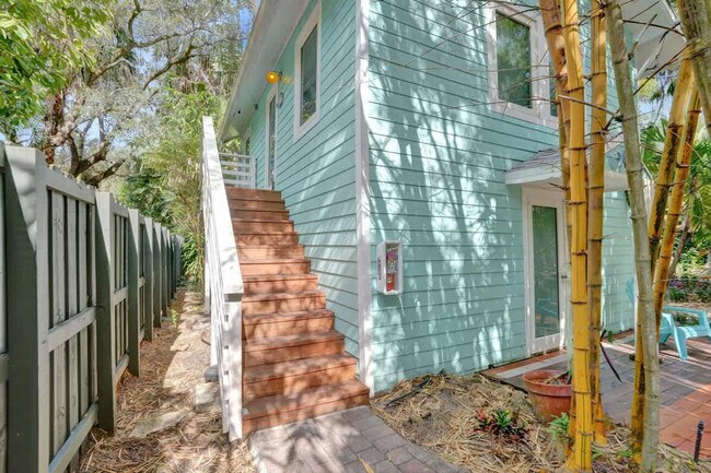 Building Photo - 1115 SW 4th St