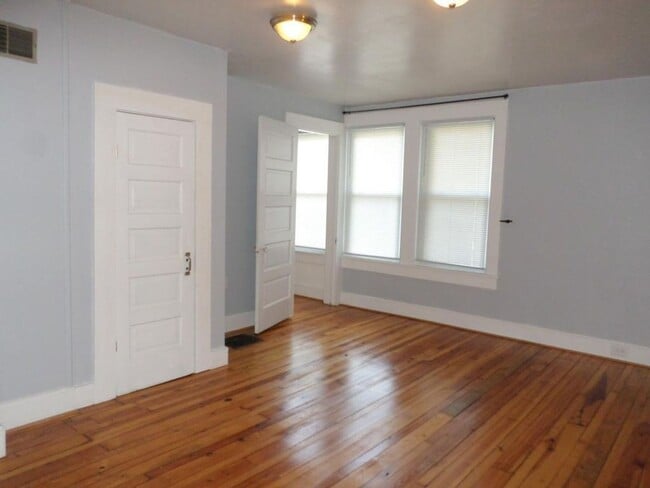 Building Photo - 1075 Cambria St NE