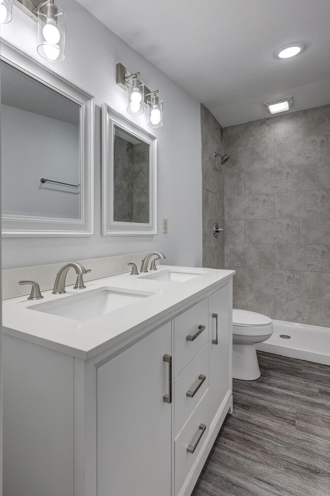 Building Photo - 2716 S Vermont Ave.