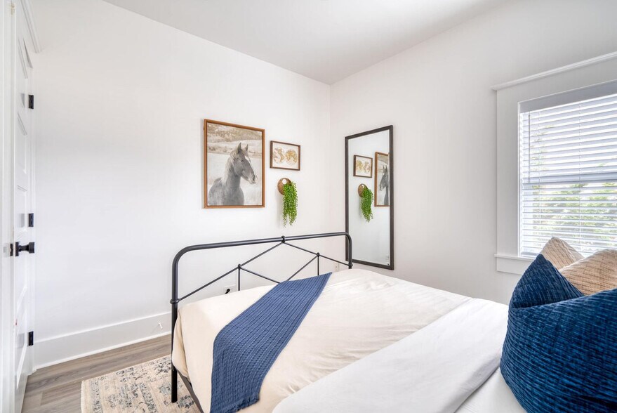 Building Photo - 317 NE Beech St