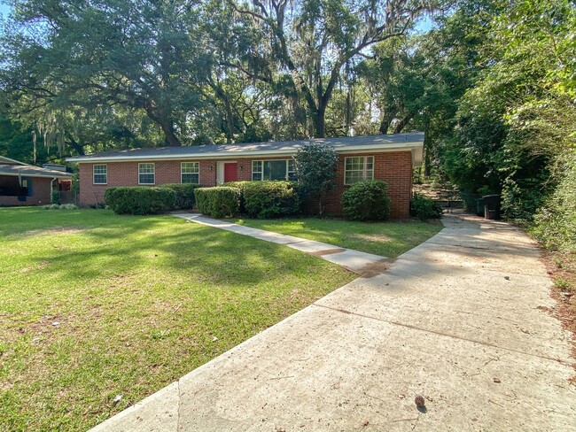 Building Photo - Beautiful Brick Home Off W. Tharpe Street ...