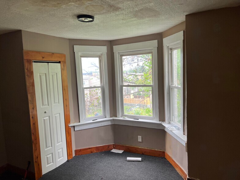 Building Photo - 3509 Oakmont Ave