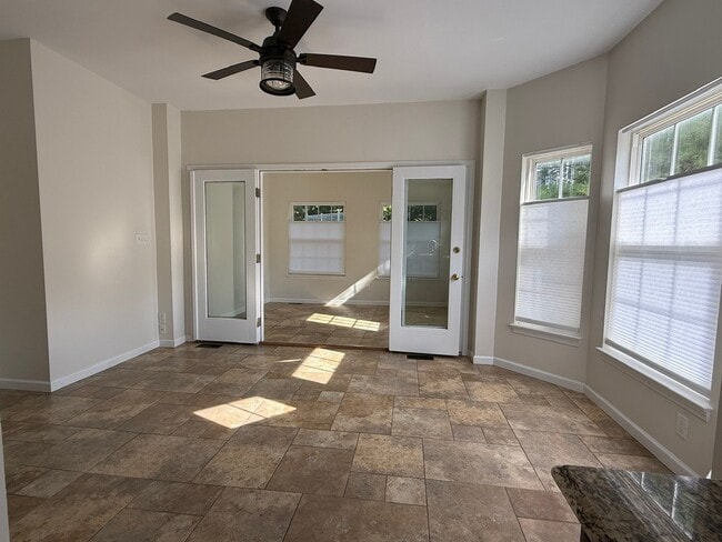 Building Photo - 10 Mabel Ln